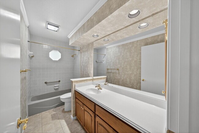 Building Photo - 2318 Park Cir