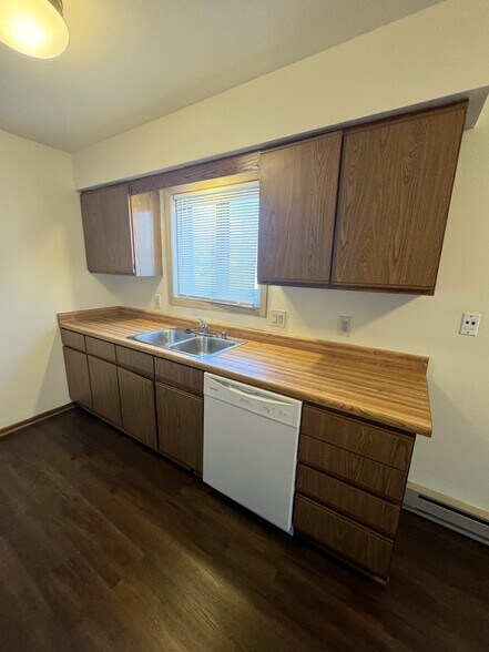 Building Photo - 6740 Jacobs Way