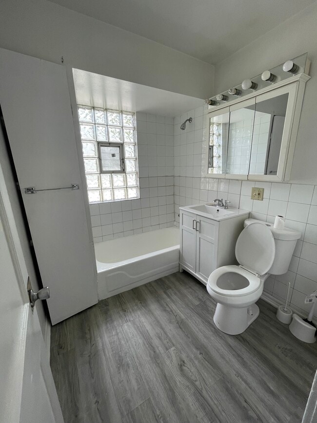 Second floor bathroom - 6119 S Wood St