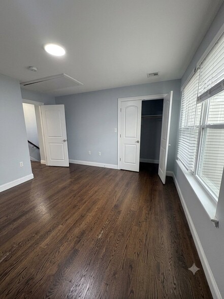Building Photo - 331 Bond St