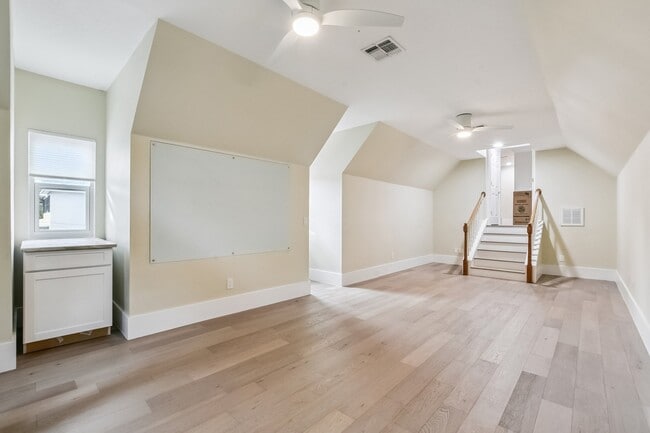 Building Photo - 1441 Place Vendome