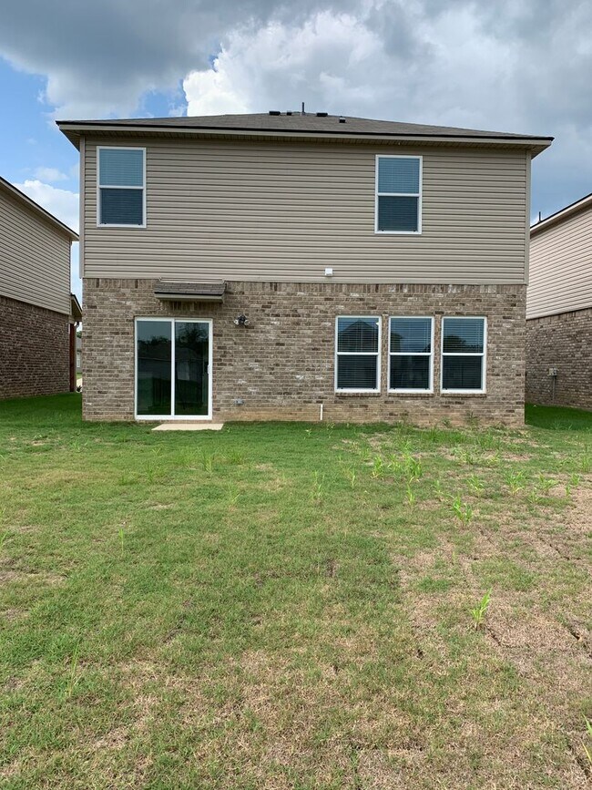 Building Photo - Stylish 3 Bed, 2.5 Bath Home in Desirable Tucker Farms