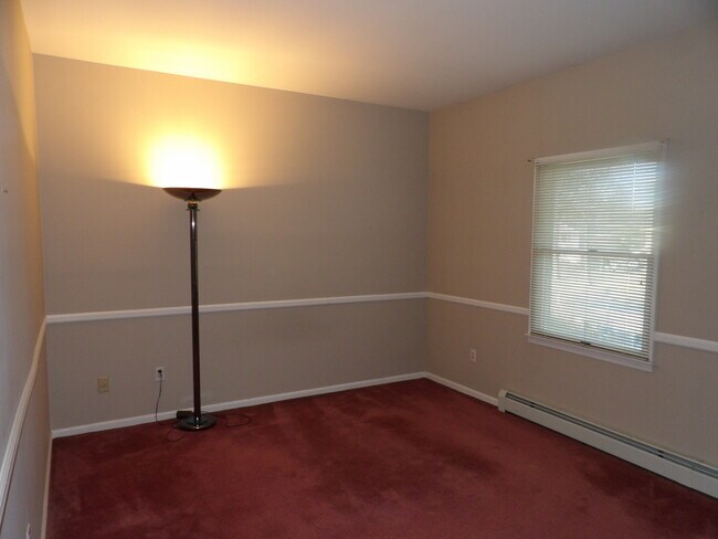 Large 2nd Bedroom - 98 Lincoln Park Rd