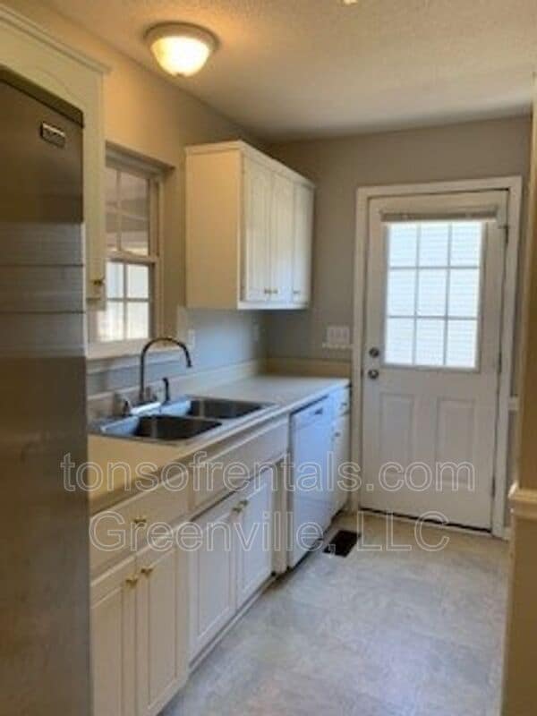 Building Photo - 743 Cotton Branch Dr