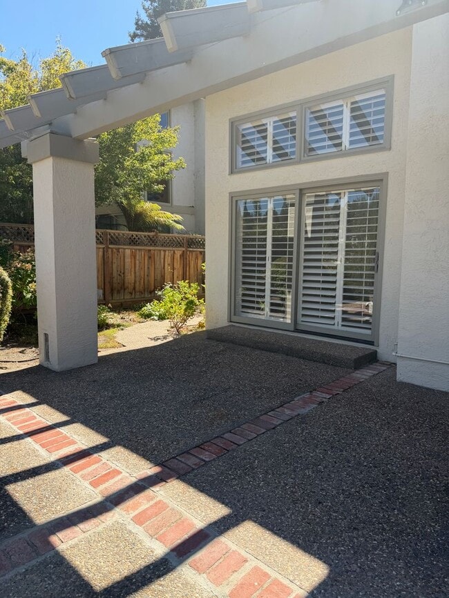 Building Photo - 742 Liquidamber Pl