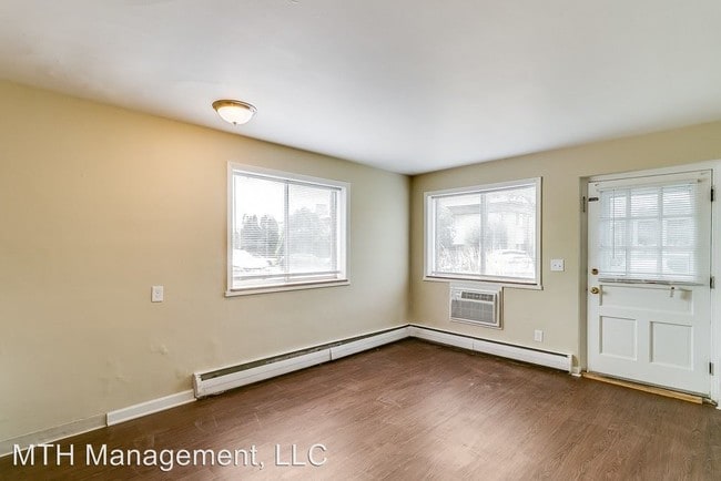 Building Photo - 1 br, 1 bath Apartment - 921 Coolidge Road