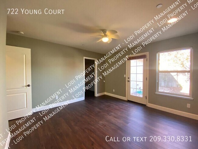 Building Photo - 722 Young Ct