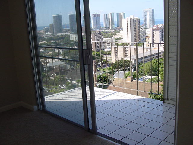 Building Photo - Park Tower 2 Bedroom, 1 bath, located belo...