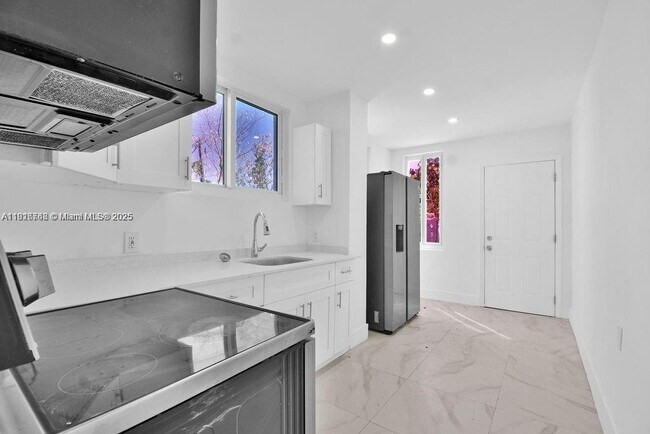 Primary Photo - 3025 NW 8th Ave