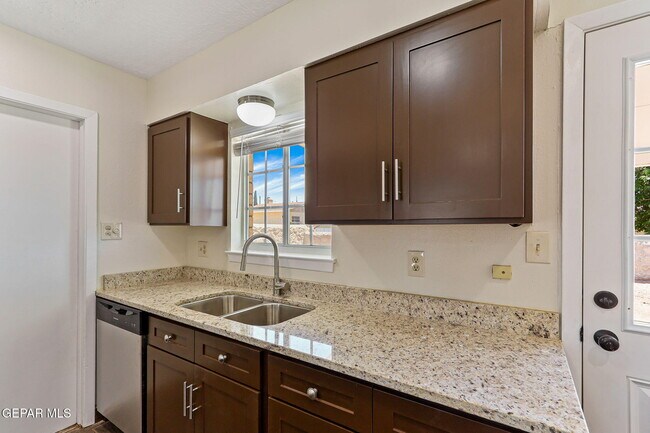 Building Photo - 2608 Dan Sikes Dr