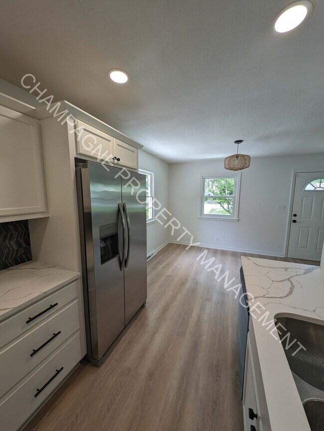Building Photo - Modern Home in Waldo