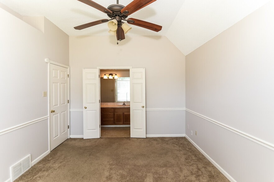 Building Photo - 6664 Laurel Valley Dr