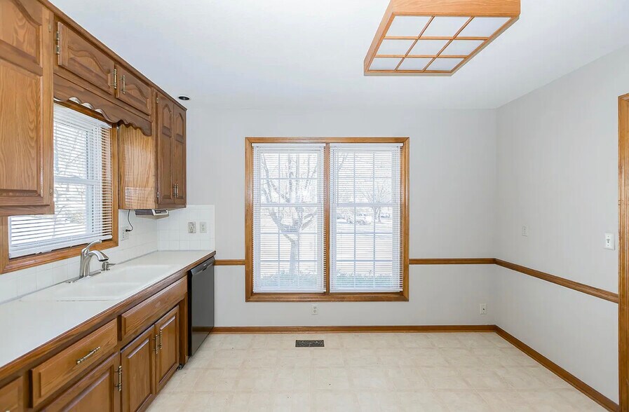 Building Photo - 6215 NW 65th St
