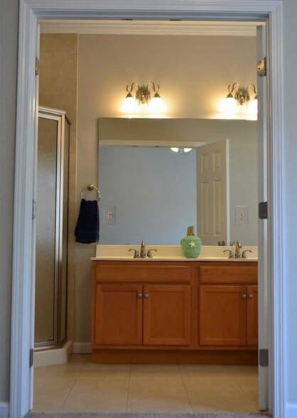 Master Bath double sink - 144 Lincoln St