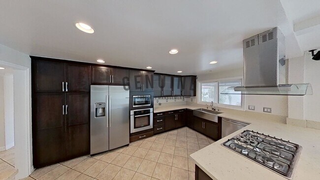 Building Photo - Spacious and Nicely Updated House With Gre...