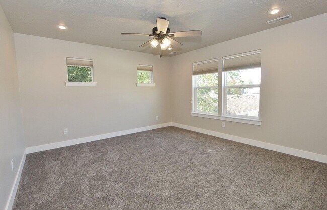 Building Photo - Immaculate North End Home