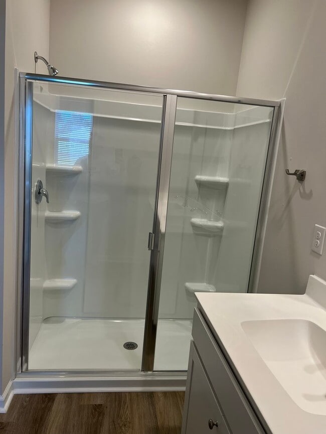 Building Photo - $500 off first month’s rent if lease signed by February 28th!!!!