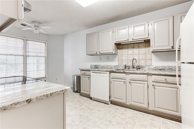 Building Photo - 605 Garden Ct