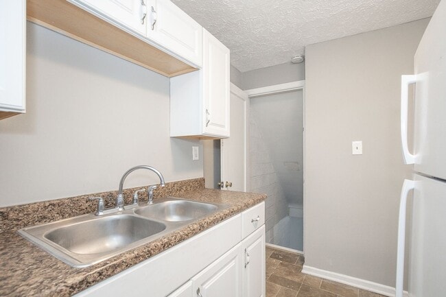 Building Photo - 2 BED 1 BATH BEAUTIFUL SINGLE FAMILY HOME