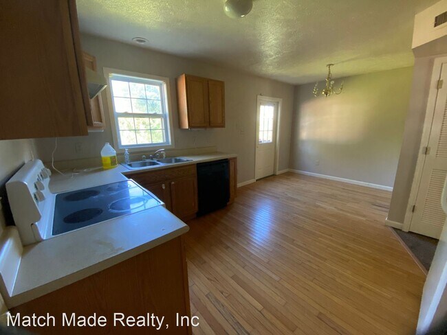 Building Photo - 4 br, 2 bath House - 1217 Clock St.