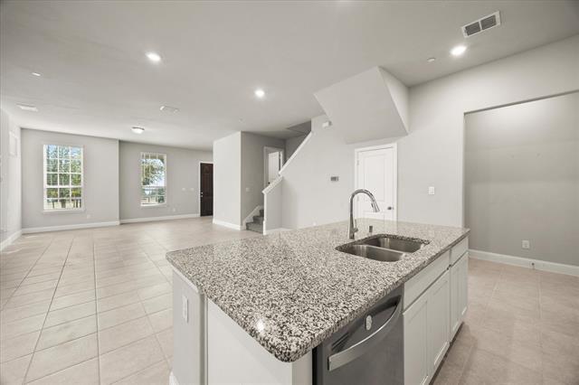 Building Photo - 7621 Sunset Blvd