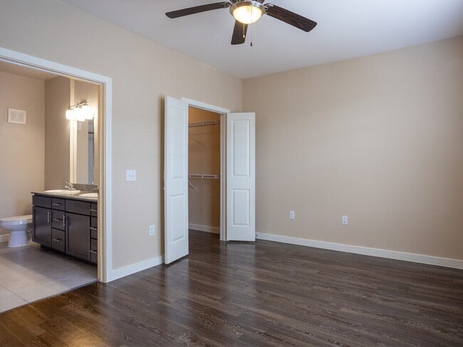 Building Photo - Save Big—Call Now! Get $500 Off Your Rent!