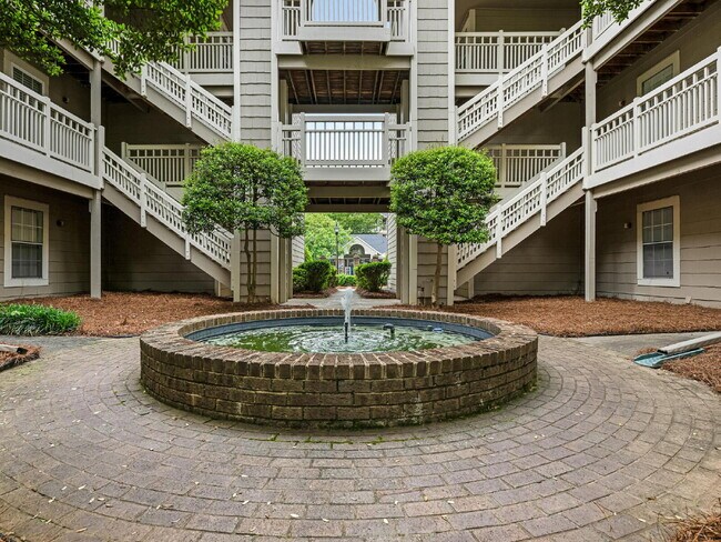 Building Photo - Updated 3 BR unit in the heart of South Park