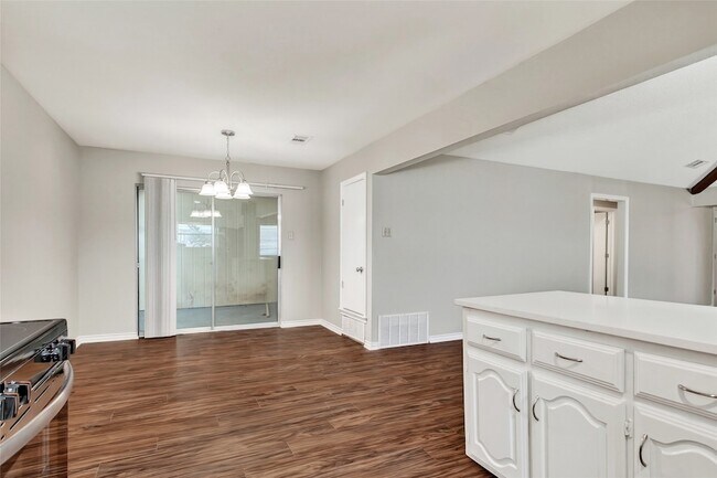 Building Photo - 136 Shadybrook Dr