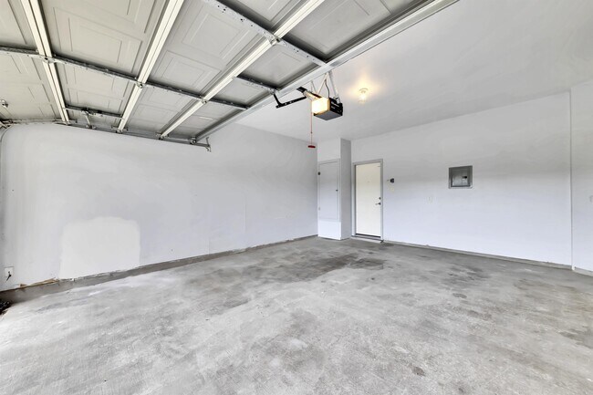 Building Photo - 10900 Gerald Allen Loop