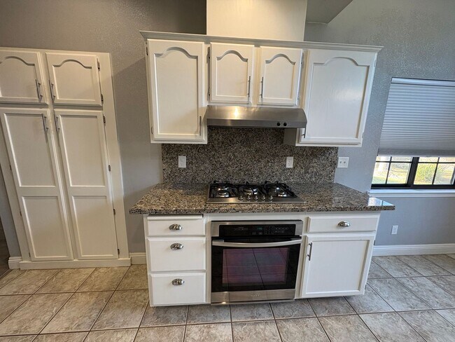 Building Photo - SE Visalia home coming soon!