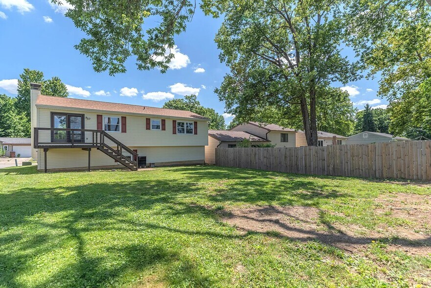 Building Photo - 1047 Alpine Ct