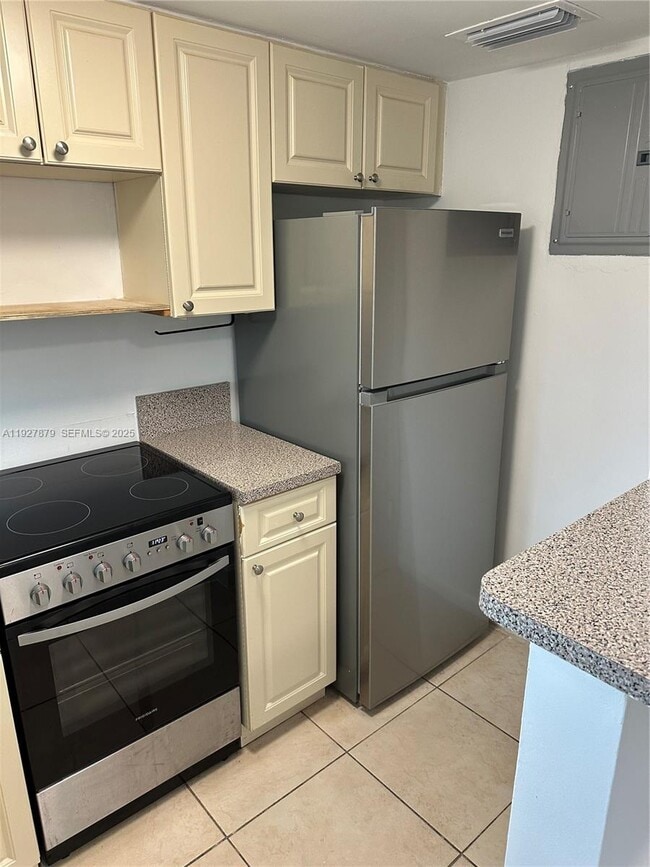 Building Photo - 1514 Salzedo St