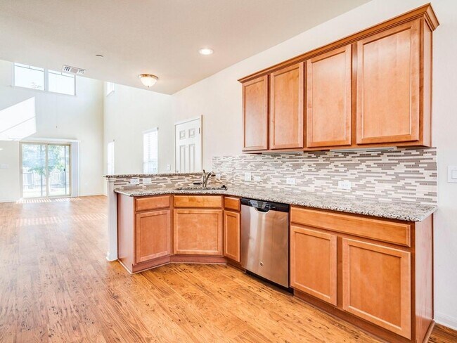 Building Photo - 1620 Bryant Dr