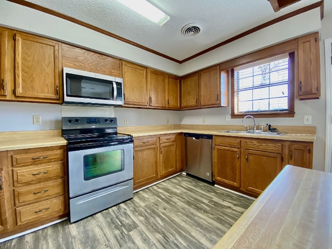 Building Photo - 2392 Crabapple Dr