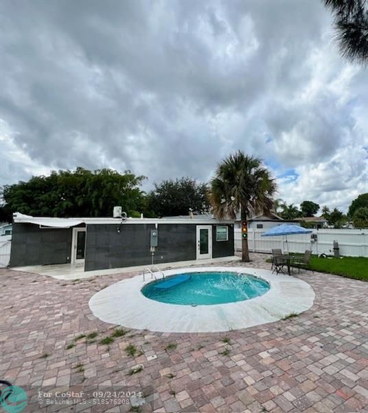 Building Photo - 327 Lancaster St