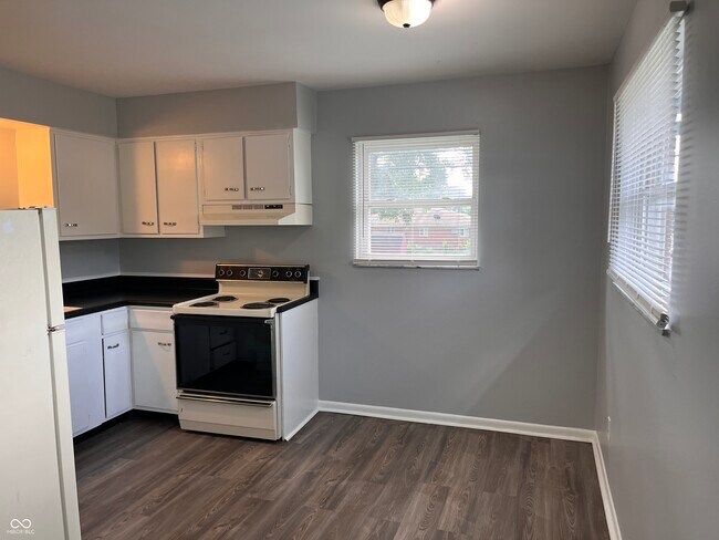 Building Photo - 6262 Eastridge Dr