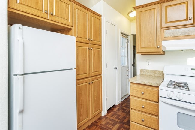 Building Photo - 35312 Santa Fe St