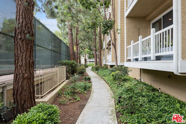 Building Photo - 8505 Gulana Ave