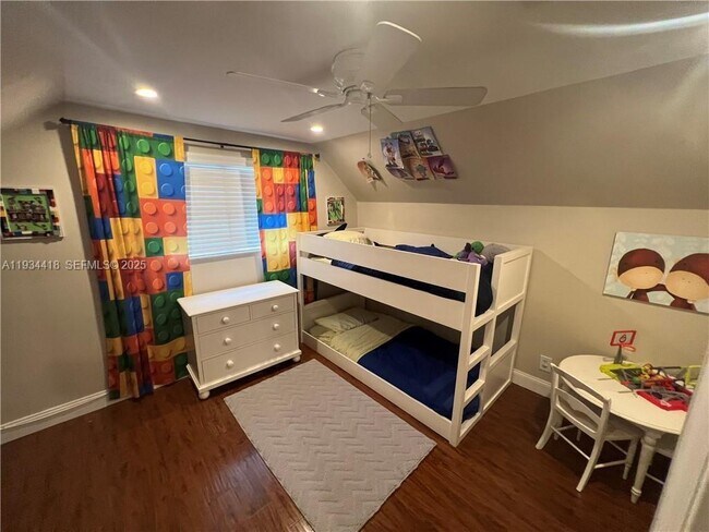 Building Photo - 5068 Beechwood Rd