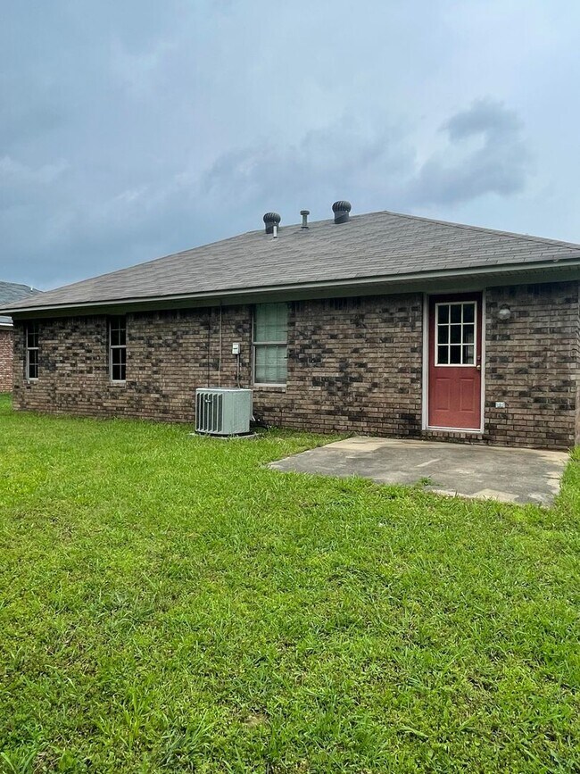 Building Photo - 2555 Winchester Dr