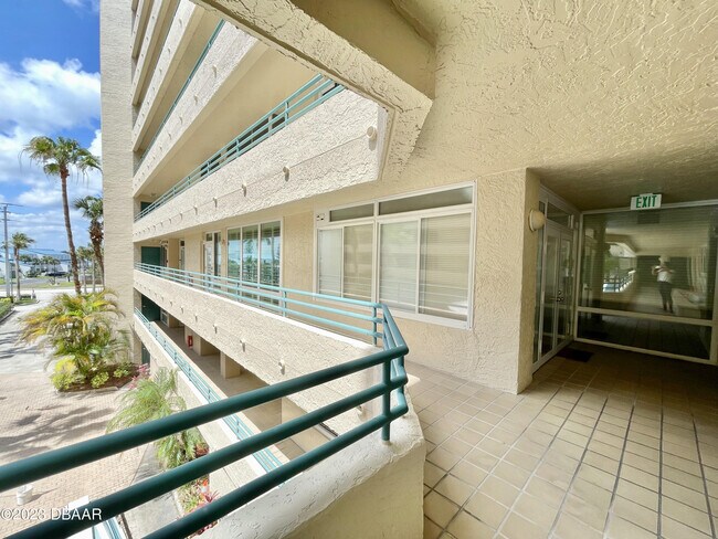 Building Photo - 4575 S Atlantic Ave