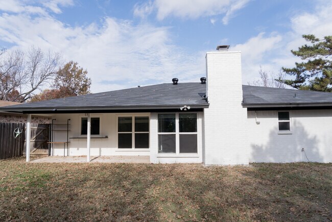 Building Photo - 2861 Panhandle Dr