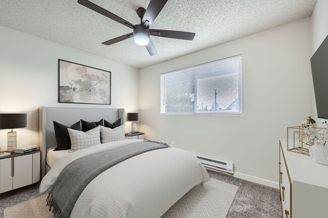 Building Photo - Breathtaking Renovation! Oversized 2 Bed 1.5 Bath Townhome! Ready Now! Don't Miss Out!