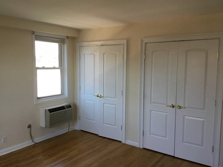 Cross window win MBR - 444 Bedford St