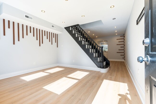 Primary Photo - Newly Renovated 2-Bedroom 1-Bathroom Home in Port Richmond Available Now!