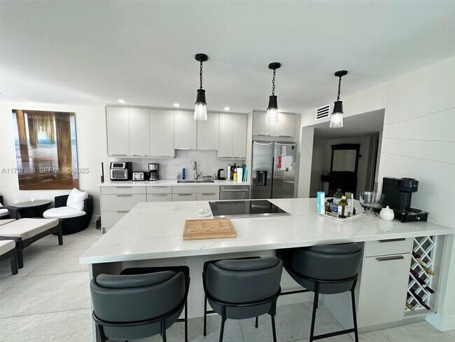 Building Photo - 2751 S Ocean Dr