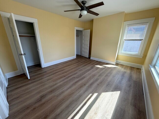 Building Photo - 727 Carlton Ave