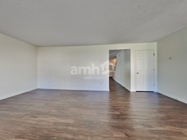 Building Photo - 5891 Eagle Creek Ct