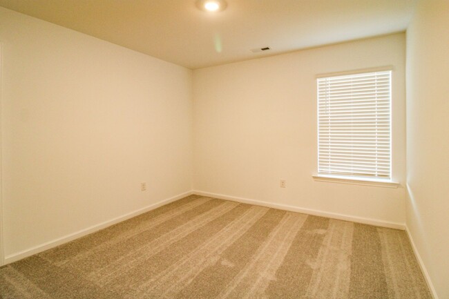 Building Photo - Beautiful New 4-Bedroom Home in Prime Loca...
