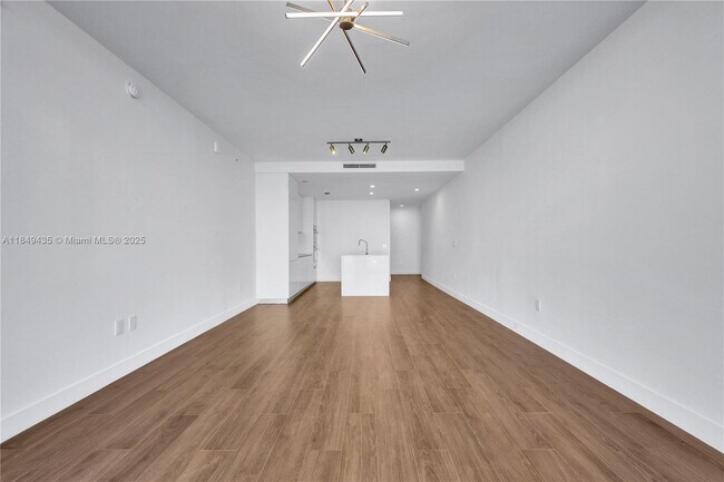 Building Photo - 700 NE 24th St